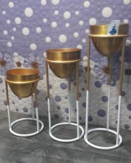 Pots(3)+ stands(3)